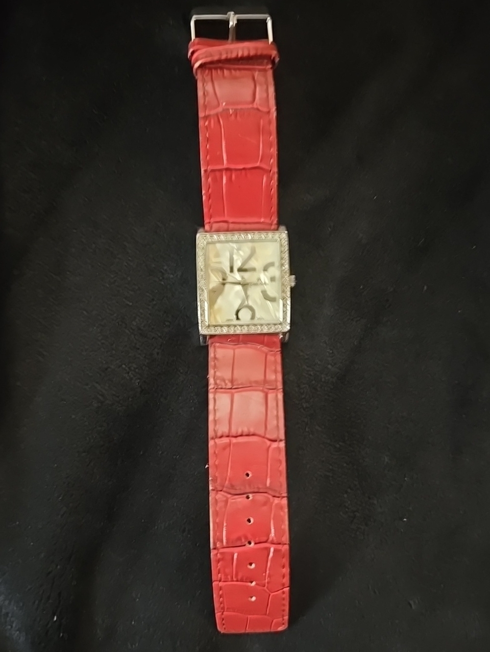 Red Croc-Texture Square Dial Women's Watch - Fashion Accessory